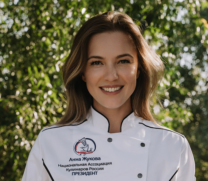 Анна ЖУКОВА